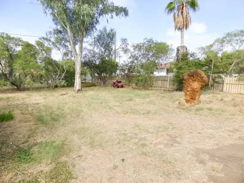 Cottage Buy in Roma with Two Bedrooms and Excellent Outdoor Space