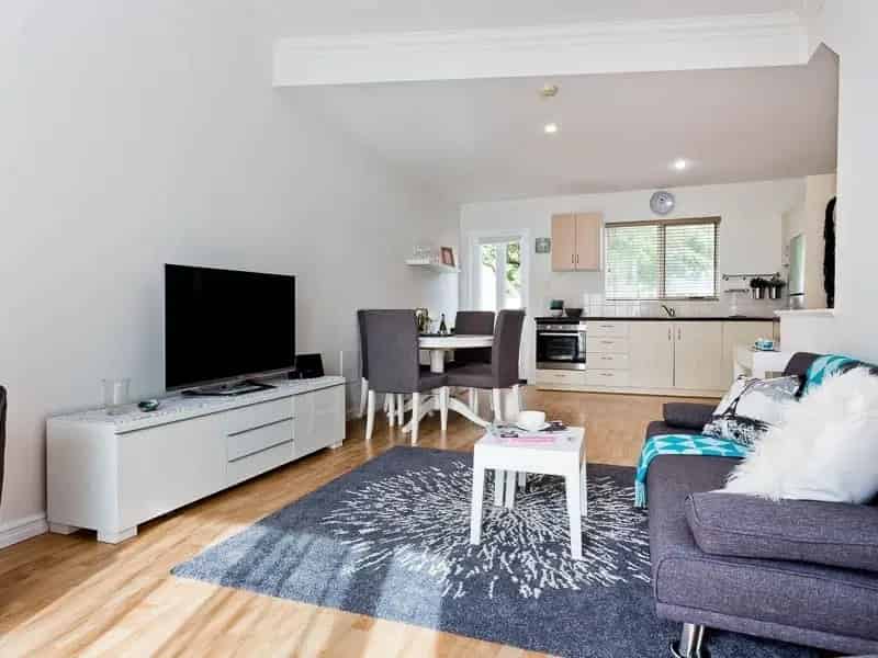 Light And Bright In An Exceptionally Convenient Location!