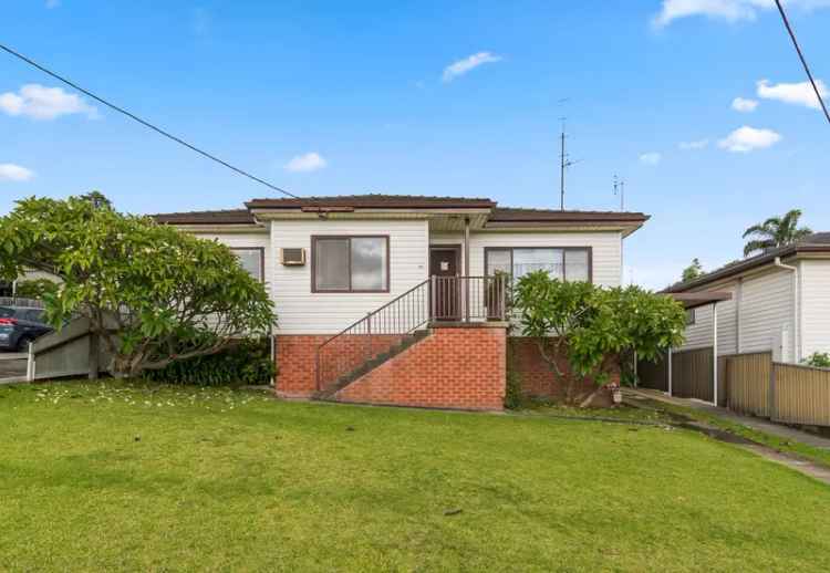 Charming 3-Bedroom Home in Dapto - Endless Potential