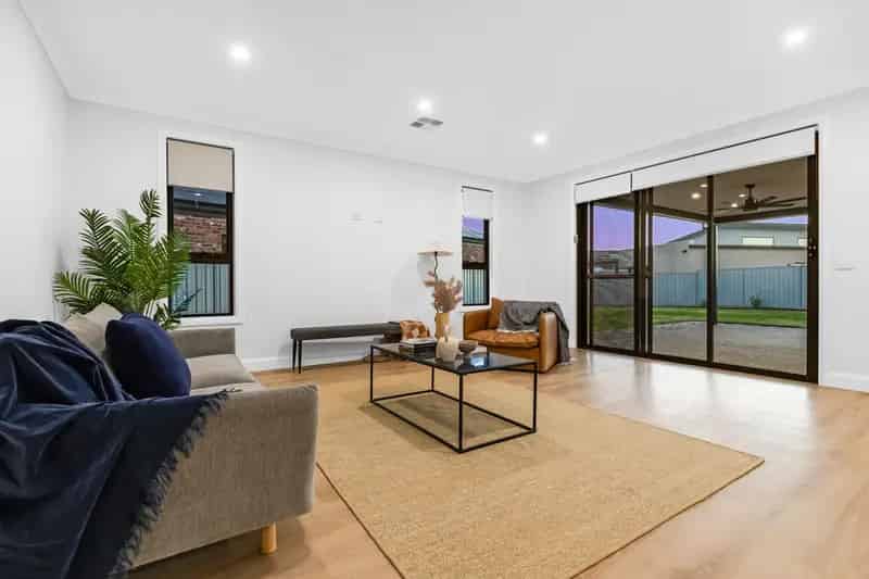 Buy House in Irymple with Luxury Space and Sophistication
