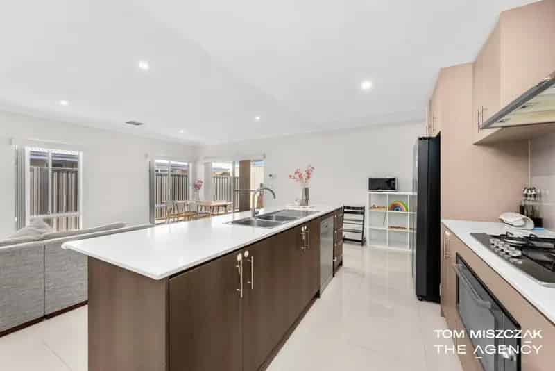 House For Sale - 118C Thomas Street, Queens Park WA 6107
