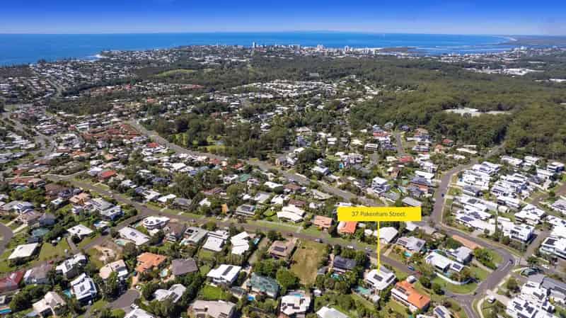 Hill Top Oasis with Stunning Ocean, Coast and Hinterland Views