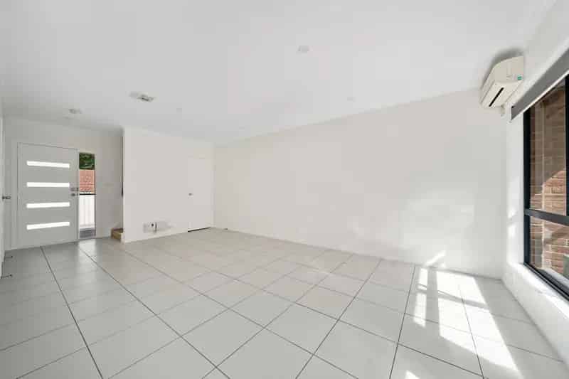 Buy townhouse in Queanbeyan with three bedrooms and modern features