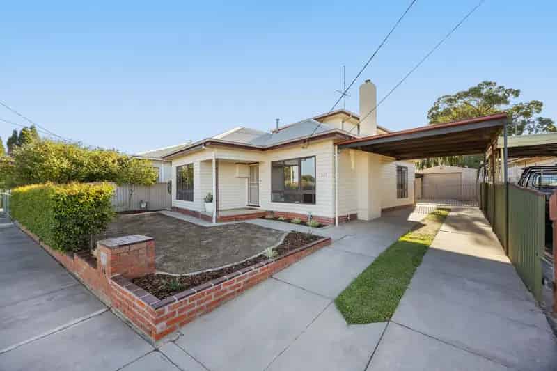 "Spacious Family Living with Massive Shed & Modern Upgrades - Your Dream Home Awaits at 211 Lexton Street!"