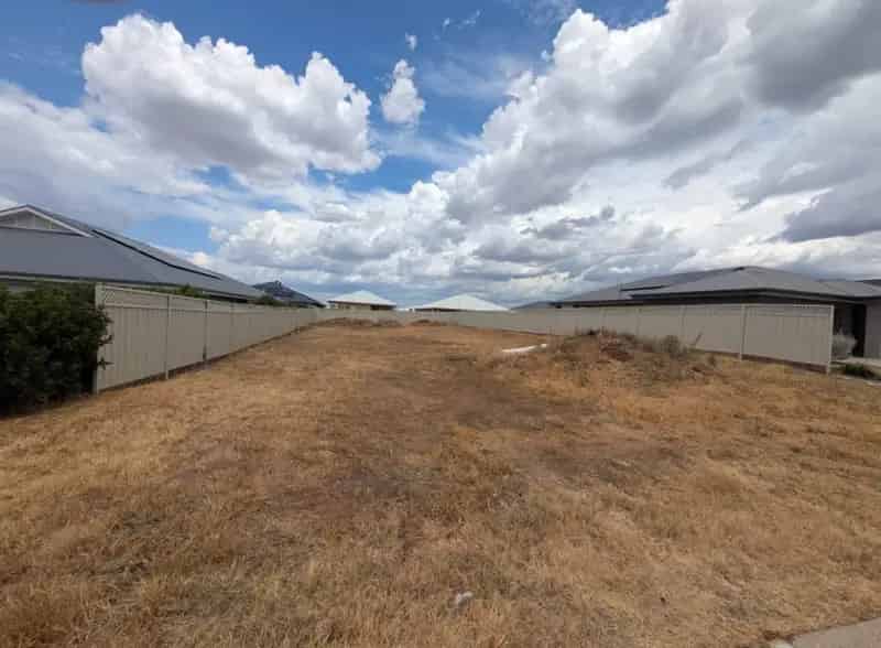 Space, Location, Opportunity - All in One Block!