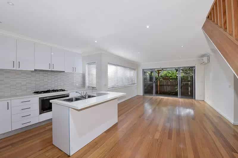 MODERN LIVING SURROUNDED BY CONVENIENCE 