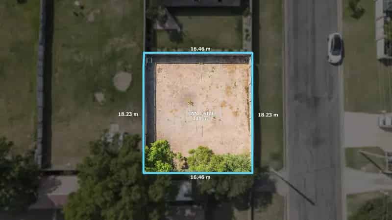 DOUBLE GARAGE OPPORTUNITY