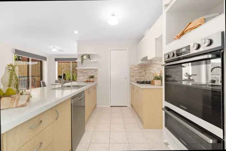 Stylish 4 Bed Family Home Rowville Space Convenience