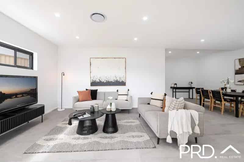 BRAND NEW HOME WITH 2 ENSUITES & QUIET LOCATION