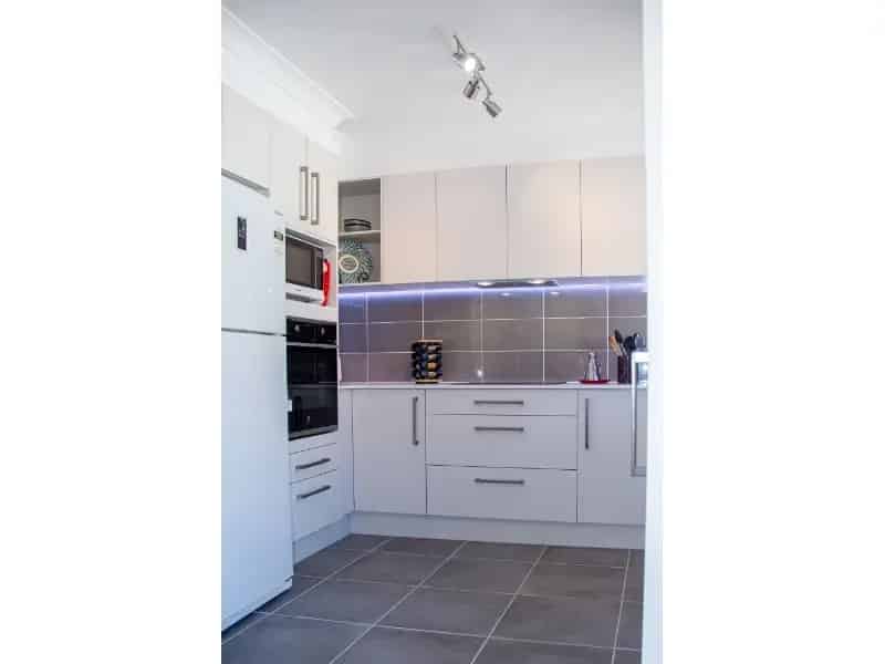 Spacious Quiet Unit Close To The Cbd