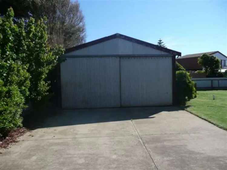 2 Bed 2 Living 1 Bath Townhouse in St Clair Adelaide