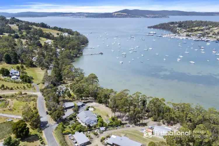 Luxury Waterfront Home in Kettering Tasmania