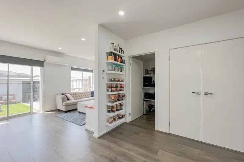 Elegant Townhouse in Mickleham – The Perfect Place to Call Home!