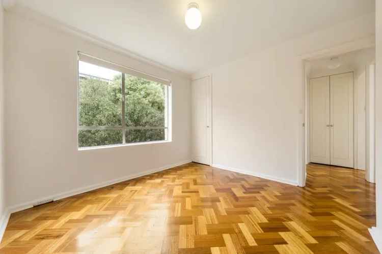 1 Bedroom 209m² Ground Floor Apartment Melbourne