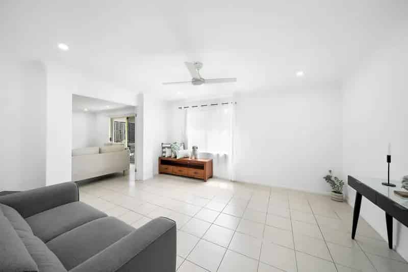 Dual Living Buy House in Maudsland with Contemporary Charm and Modern Features