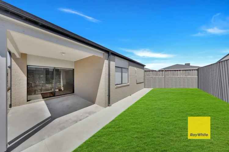 4 Bedroom 216m² House in Melbourne - Family Home