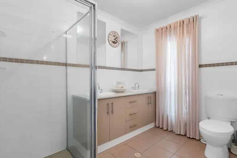 Buy Spacious Family Home with 4 Bedrooms in a Quiet Neighborhood