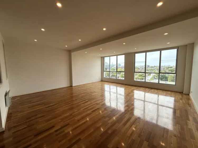 2 Bedroom 2 Bathroom Sub Penthouse Apartment 306m2 Melbourne