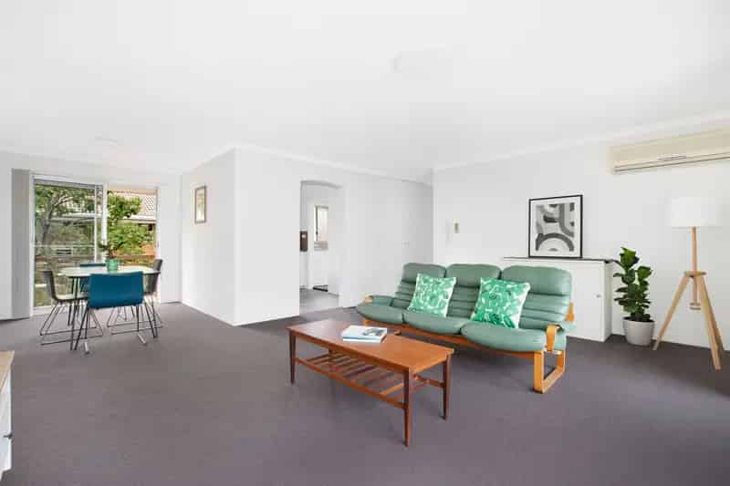 Modernised Top Floor Apartment in Near-Bayside Setting