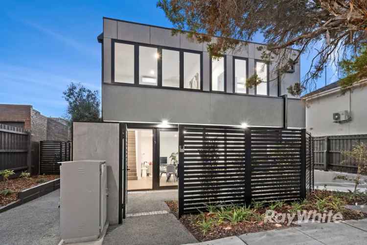Luxurious New Townhouse In A Prized Location