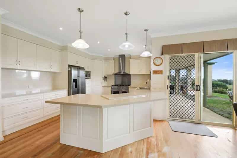 For Sale Luxurious Rural Property with Modern Home and Trails Access