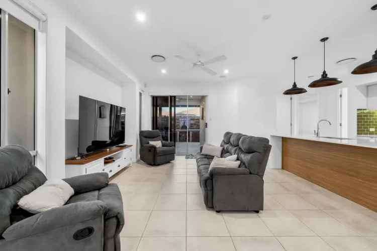 4 Bed 2 Bath Family Home Pimpama Modern Kitchen Alfresco