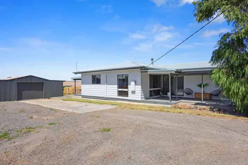 Fully Furnished 3 Bedroom Home