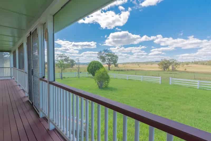 Clean Grazing Across 10 Titles, only 30 mins from Warwick