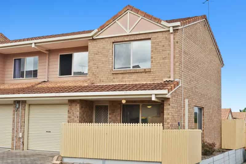 Paul Penklis Presents: Beautifully Presented Unit in a Prime Location with Easy Access to Key Amenities