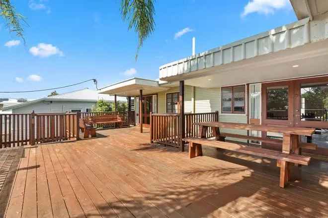 FIVE 3 FIVE Shelly Beach Queenslander Seafront Home