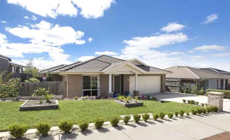 Expansive Family Home in Bonner: 4 Bed, 2 Bath, Open Plan Living