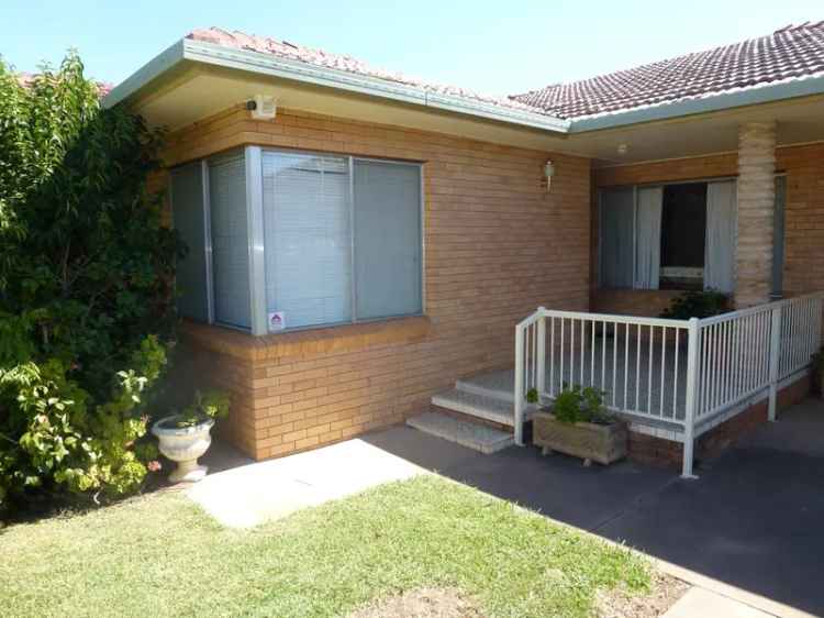 Spacious Family Home Near Dubbo CBD