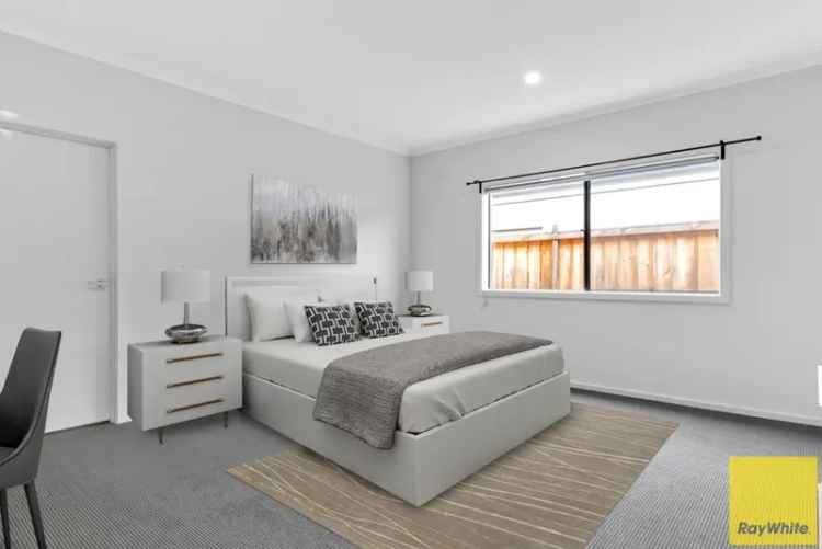 Modern Family Home in Wyndham Vale - 4 Beds, 2 Ensuites