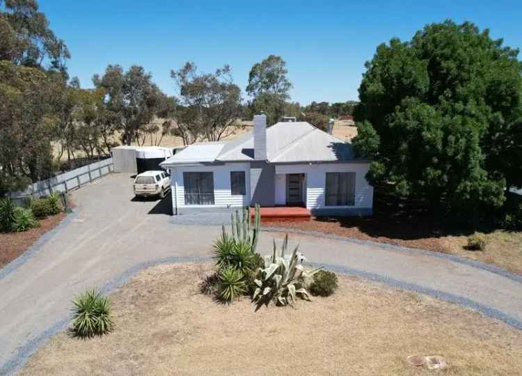 Buy property in Mallee with 4 bedrooms and outdoor entertaining deck