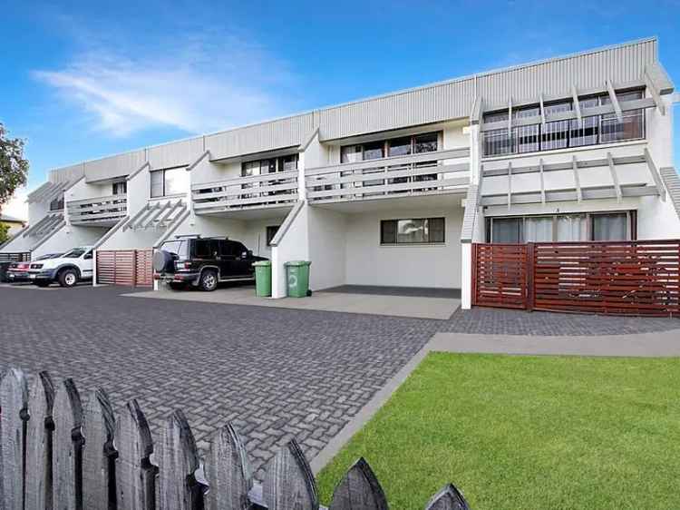 2 Bed Unfurnished Unit Proserpine Near Schools Shops