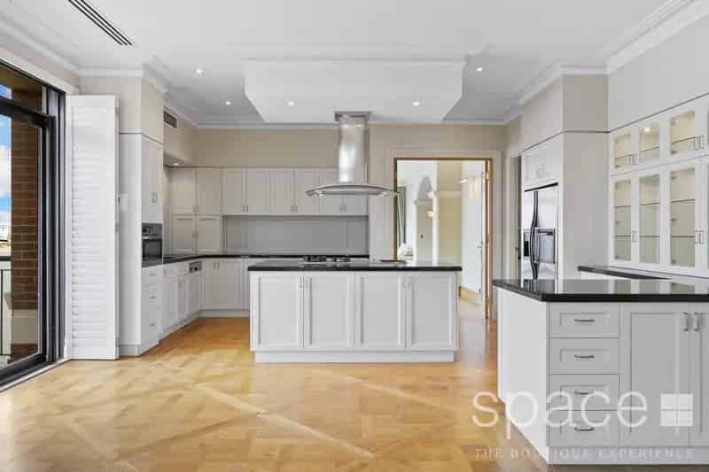 3 rooms apartment of 190 m² in Perth