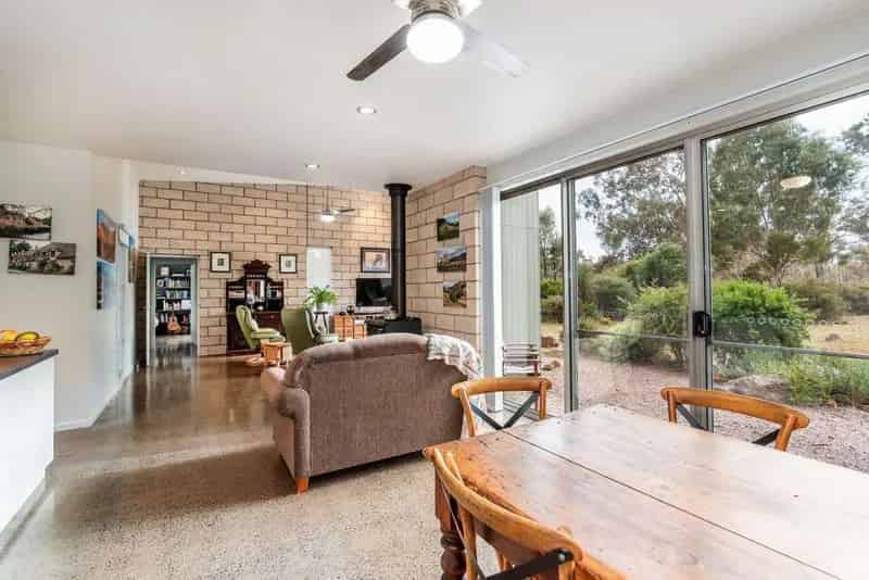 Buy rural property near Grampians National Park with modern features