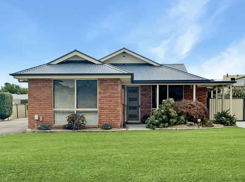 Buy House in Stieglitz with Modern Features and Outdoor Living