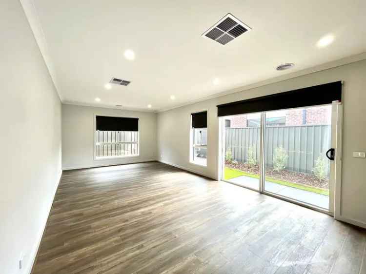 Brand New Home in Popular Mt Atkinson Estate, Truganina - 3 bedrooms 2 bathroom