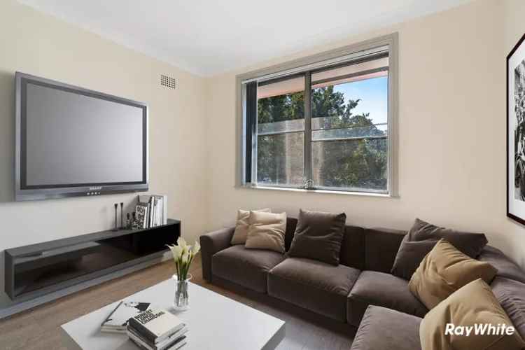 Newly renovated 2 bed + study, short walk to Eastwood Railway and Marketplace