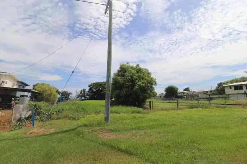 Vacant land buy Ingham 2863 square meters with utilities available