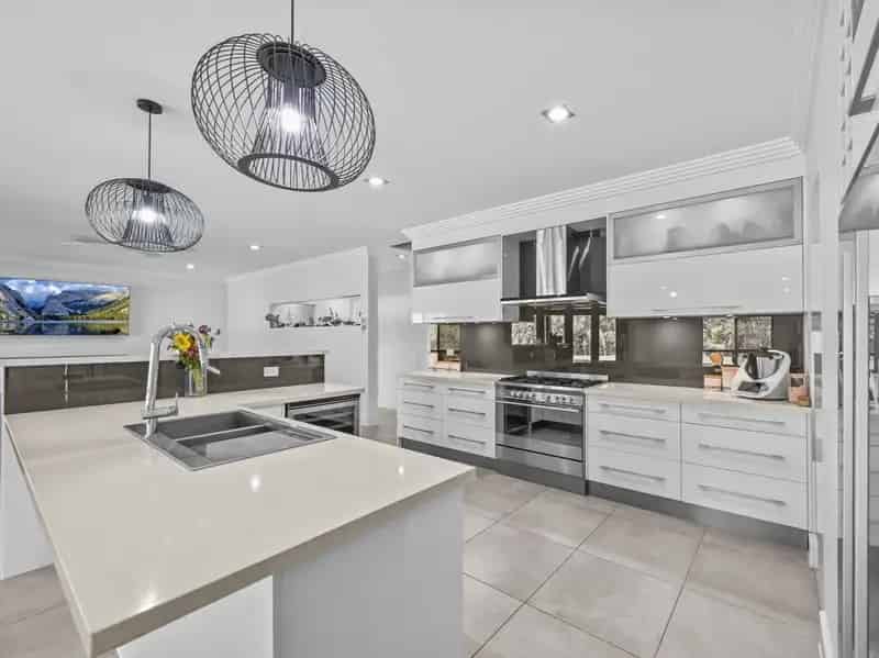 500m2 FAMILY HOME, BIG SHED'S ON THE PRIZED 4 ACRE COVE ESTATE ALLOTMENT!