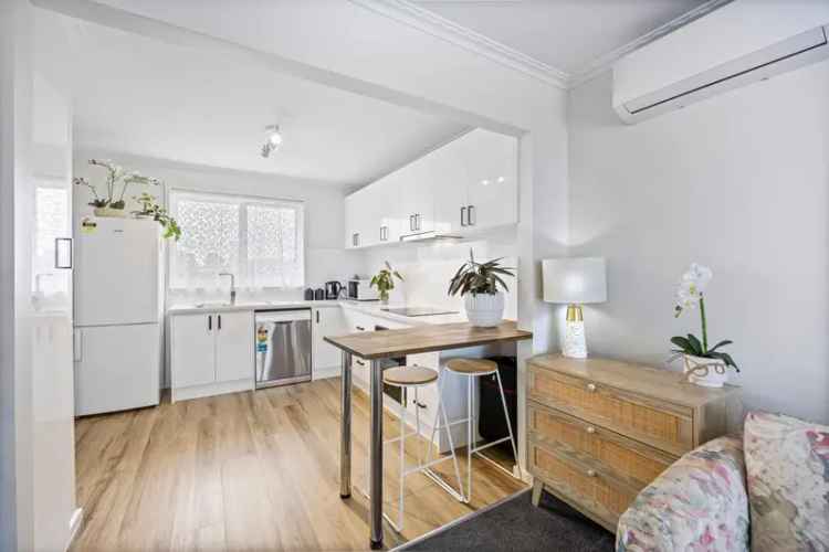 Stylish, Updated Corner Unit in Prime Wendouree Location