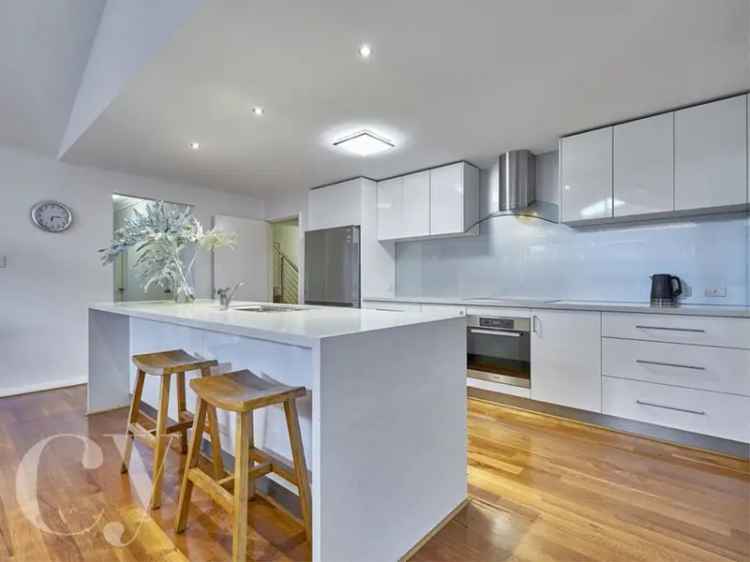 House For Sale in City of Melville, Western Australia