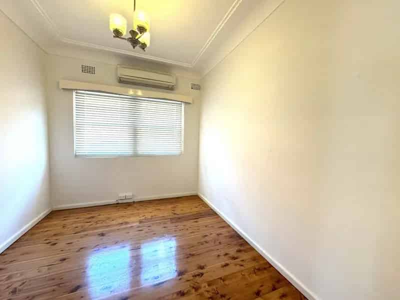 SPACIOUS FAMILY HOME NEAR CARSS BUSH PARK