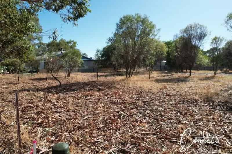Vacant Land, step right up!