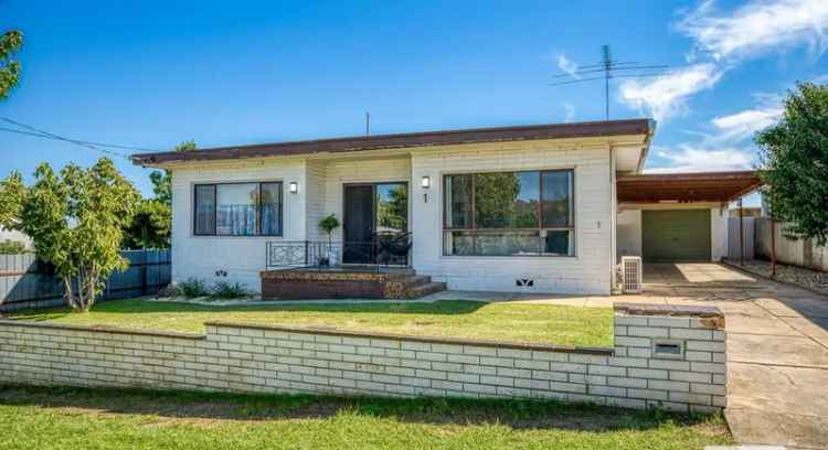 Updated 3 Bed Home Central Wodonga Great Outdoor Space