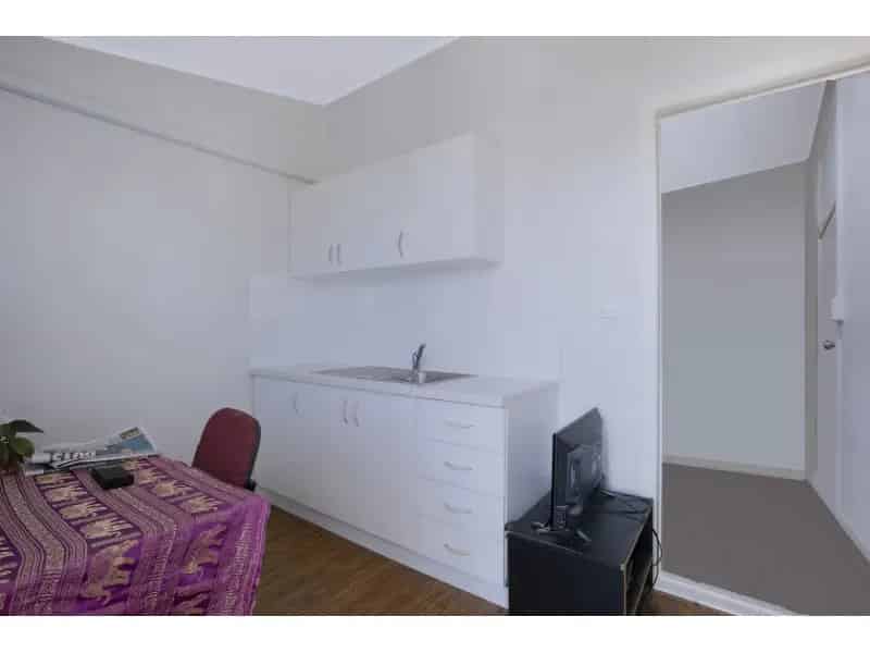 Studio Apartment With City Views And Car Space