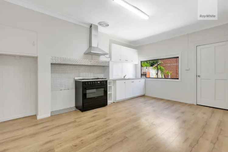 Renovated home for rent in inner-city Melbourne with modern amenities