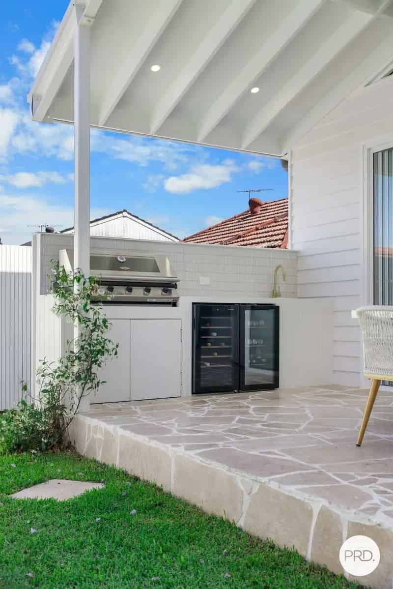 LUXURY LIVING MEETING EFFORTLESS ENTERTAINING